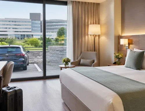 Hoteles cerca del HUCA con parking: qué tener en cuenta antes de reservar